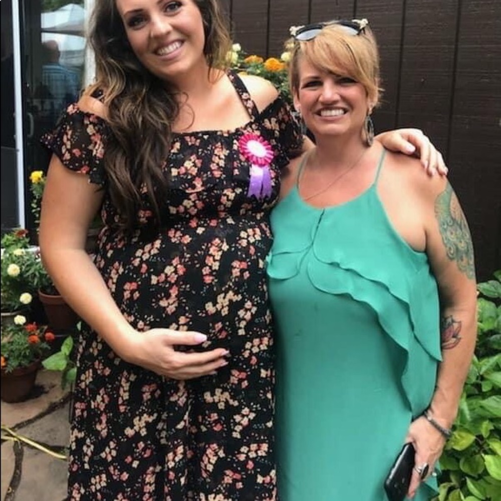 Floral maternity dress size large. Adorable and in like new condition